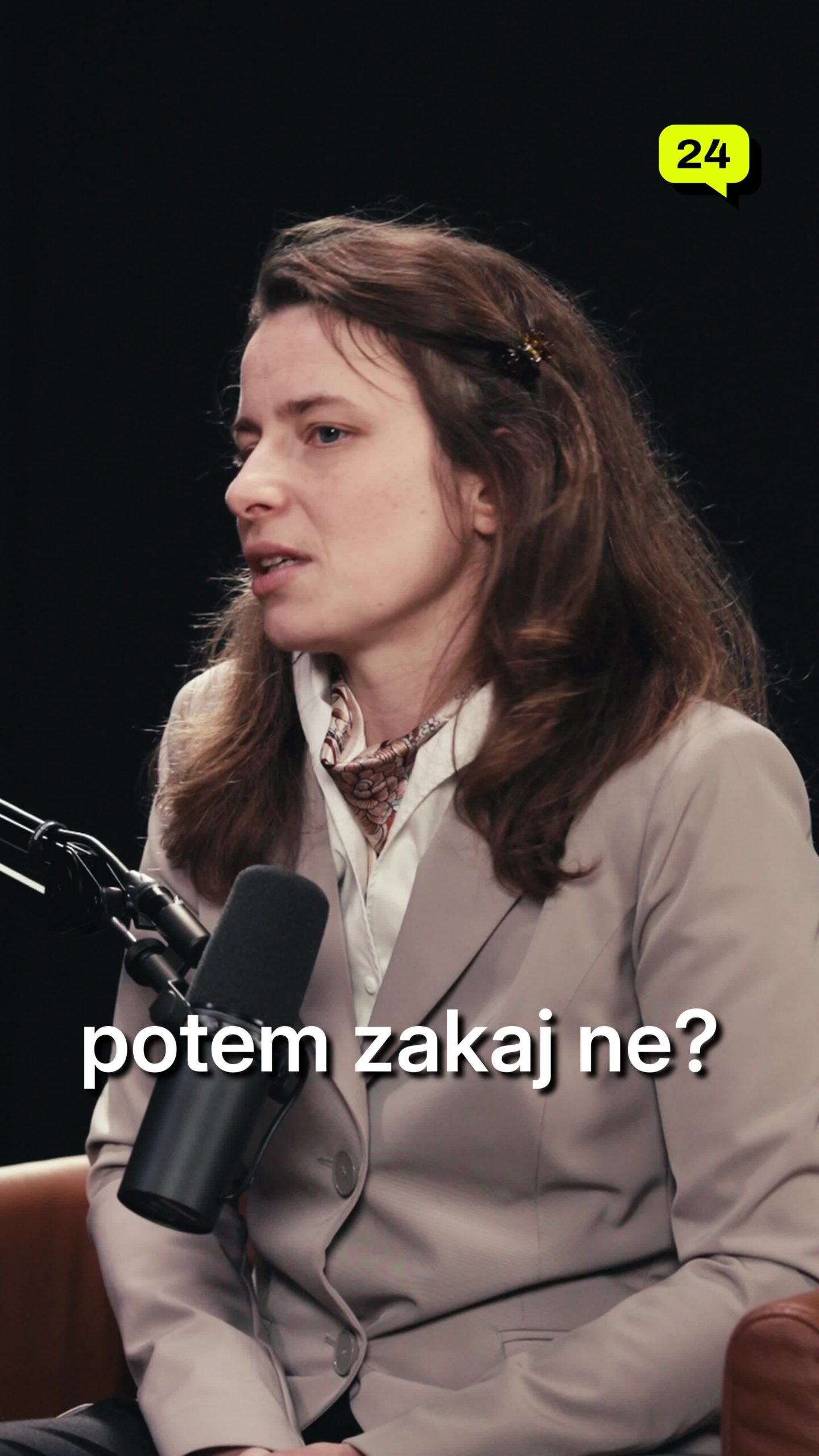 Mati osmih otrok čez noč ostala sama